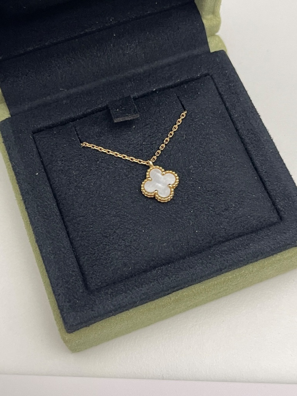 Van Cleef & Arpels Sweet Alhambra 18k Yellow Gold MOP Pendant Necklace Rare used